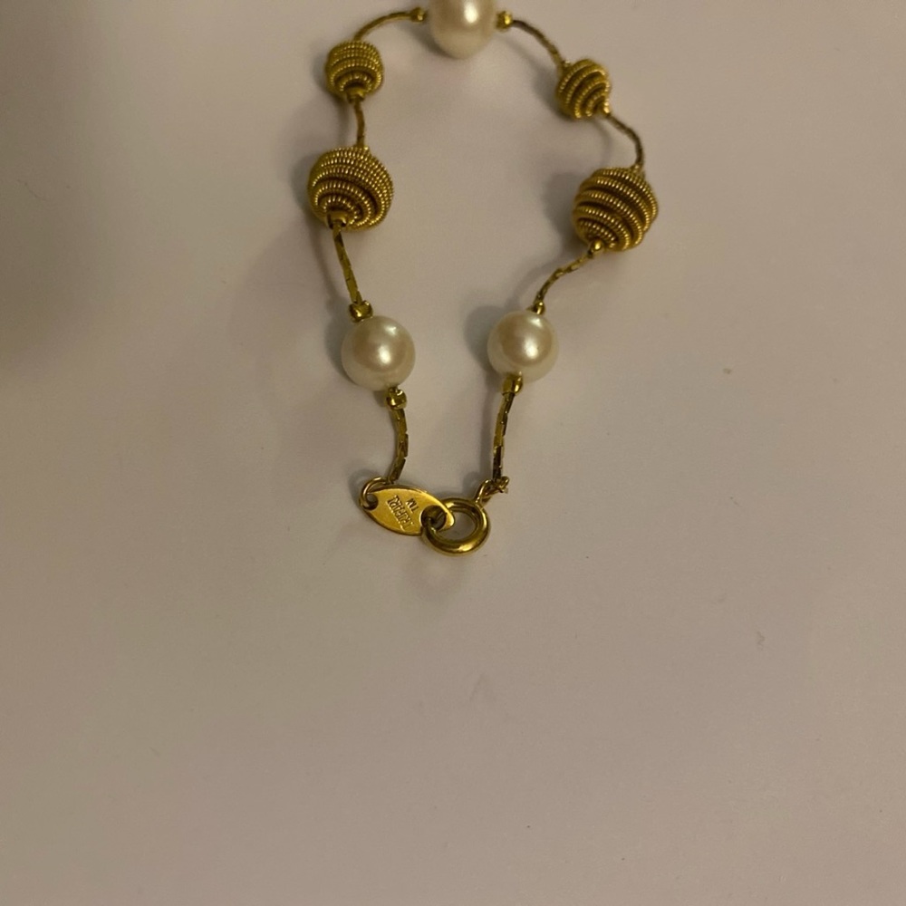 Vintage Signed Trifari Gold Tone Faux Pearl Bracelet Dainty Wedding Bride Gift - Picture 6 of 12